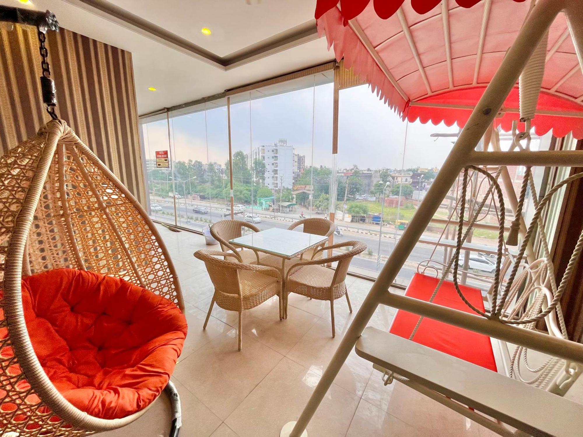 Hotel The Pearl Grand - Top Rated ! Most Awarded ! Parking ! Lift ! Luxury Rooms ! Best Selling Zirakpur Buitenkant foto