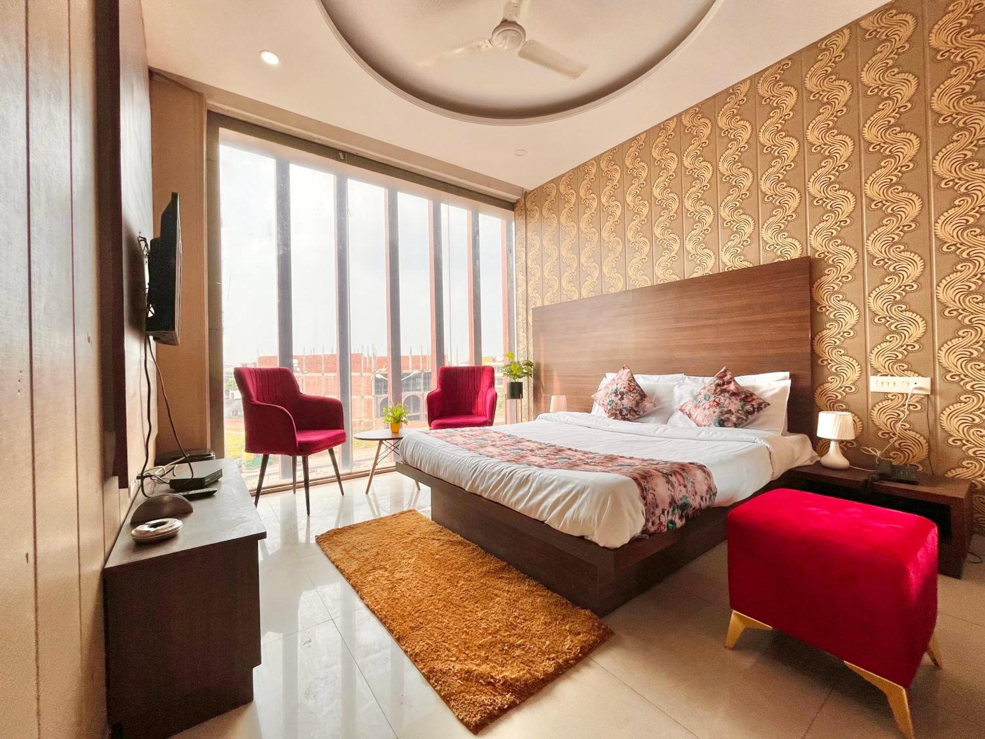 Hotel The Pearl Grand - Top Rated ! Most Awarded ! Parking ! Lift ! Luxury Rooms ! Best Selling Zirakpur Buitenkant foto