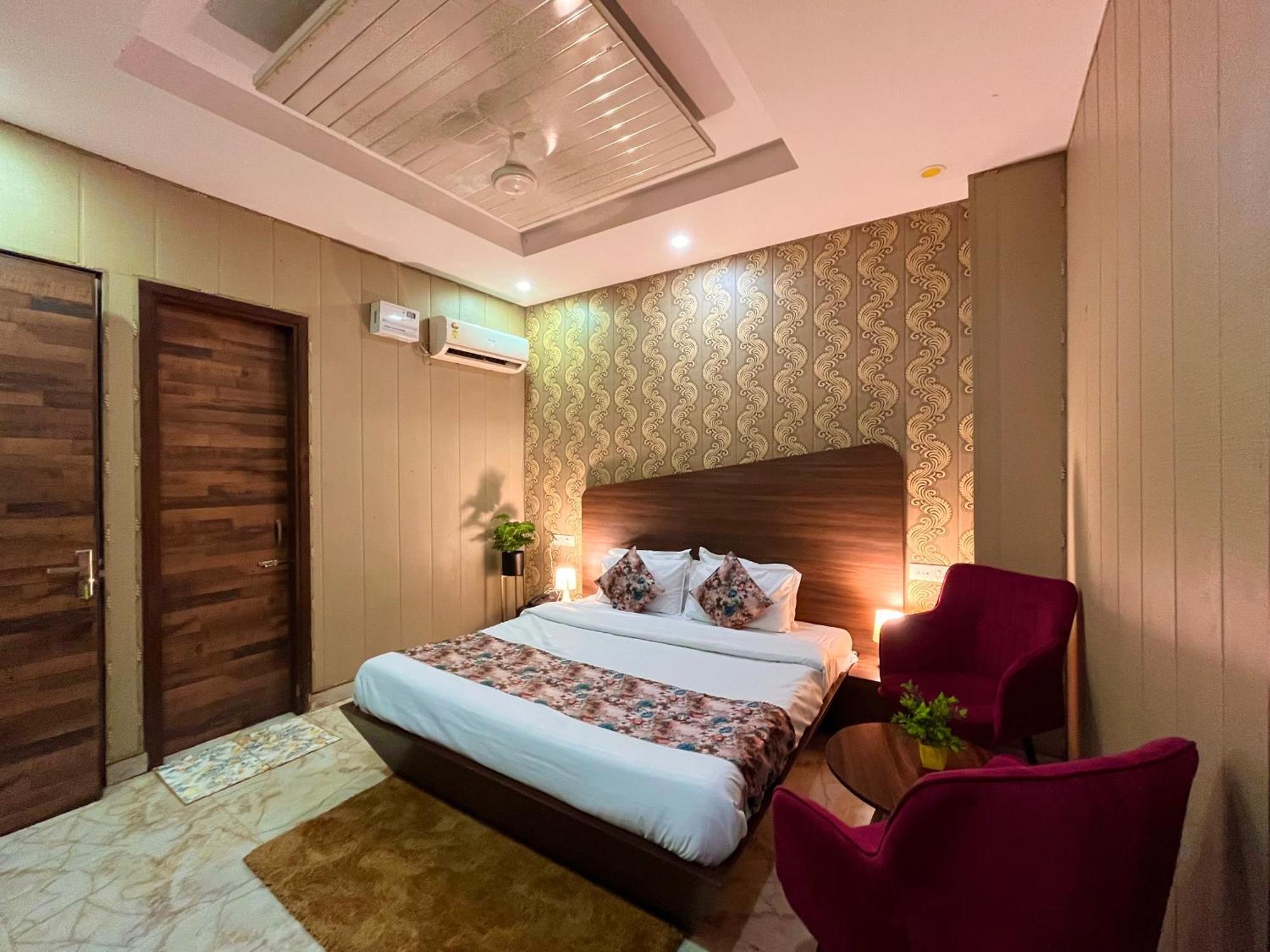 Hotel The Pearl Grand - Top Rated ! Most Awarded ! Parking ! Lift ! Luxury Rooms ! Best Selling Zirakpur Buitenkant foto