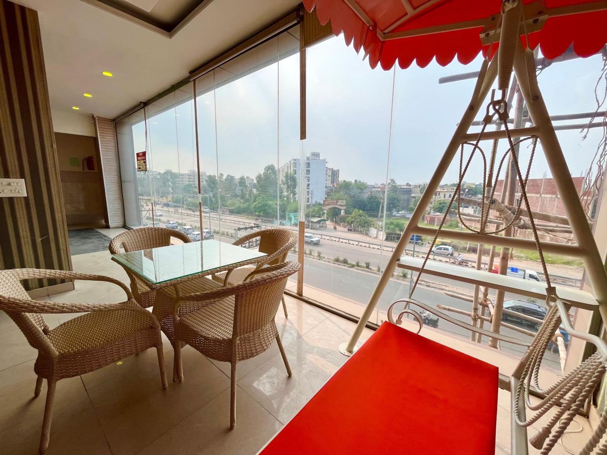Hotel The Pearl Grand - Top Rated ! Most Awarded ! Parking ! Lift ! Luxury Rooms ! Best Selling Zirakpur Buitenkant foto