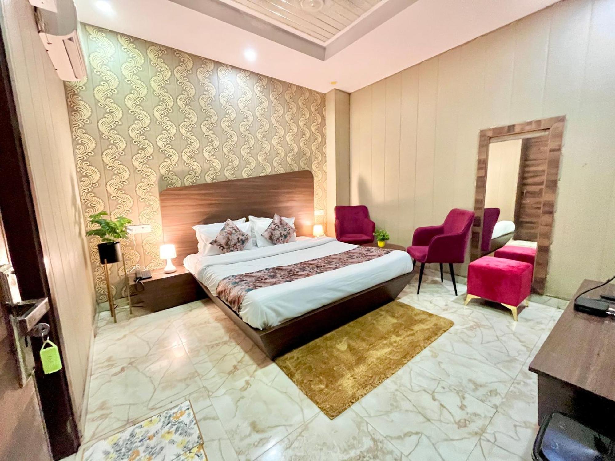 Hotel The Pearl Grand - Top Rated ! Most Awarded ! Parking ! Lift ! Luxury Rooms ! Best Selling Zirakpur Buitenkant foto