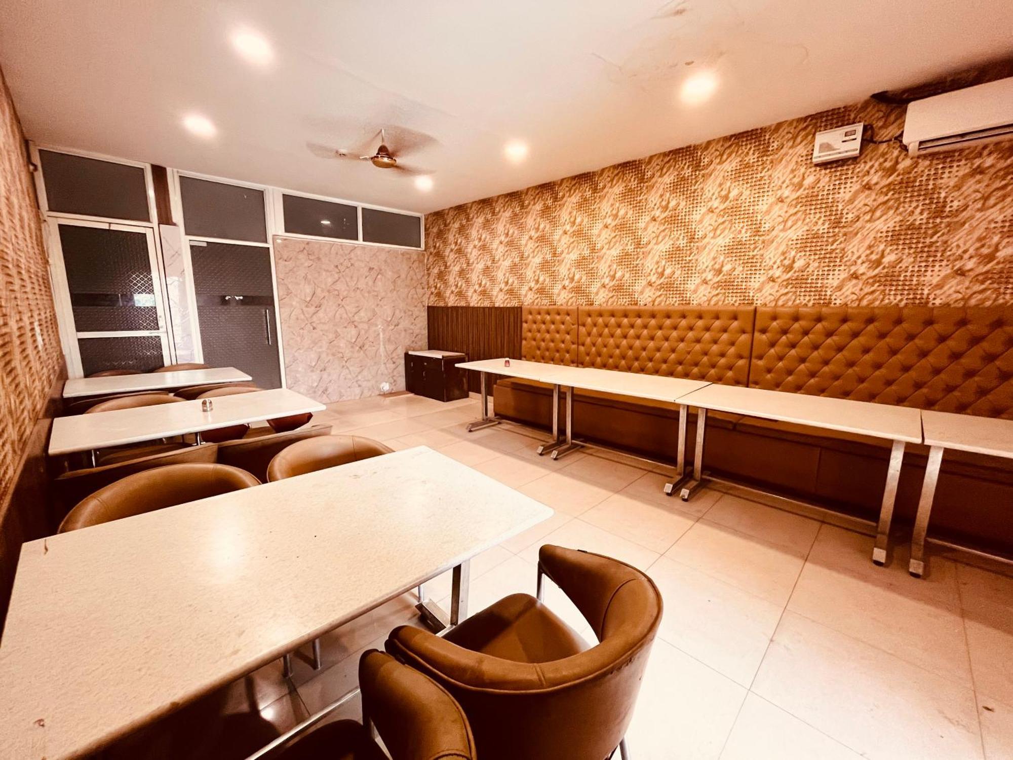 Hotel The Pearl Grand - Top Rated ! Most Awarded ! Parking ! Lift ! Luxury Rooms ! Best Selling Zirakpur Buitenkant foto